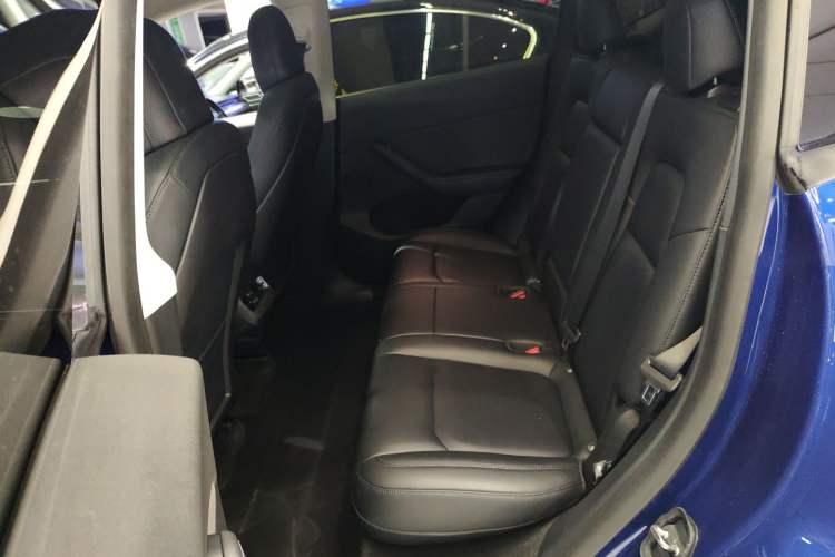 Used Tesla Model Y 2021 Standard Range Rear-Wheel Drive Version Interior 4