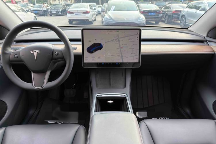 Used Tesla Model Y 2021 Standard Range Rear-Wheel Drive Version Interior 4