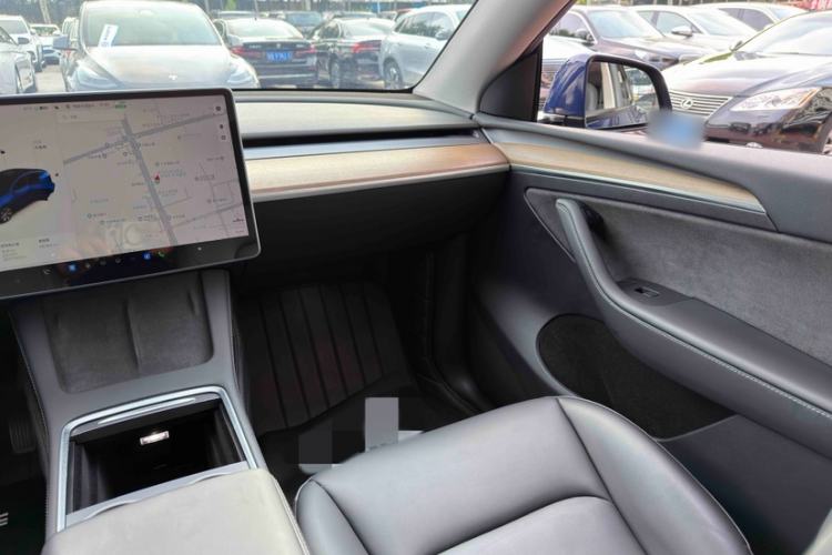 Used Tesla Model Y 2021 Standard Range Rear-Wheel Drive Version Interior 5