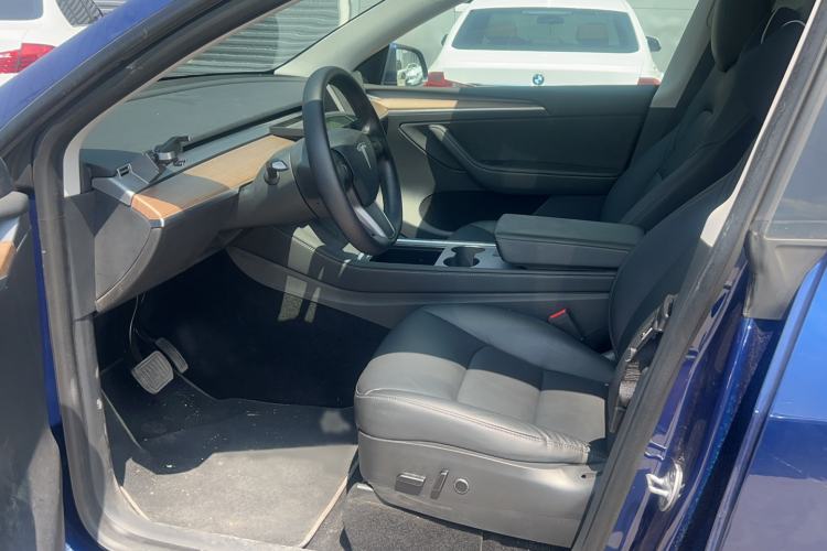 Used Tesla Model Y 2021 Long-Range All-Wheel-Drive Version Interior 6