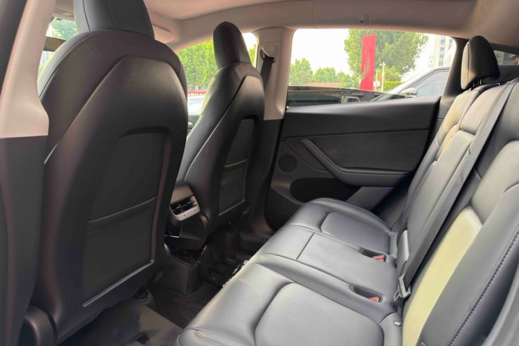 Used Tesla Model Y 2021 Standard Range Rear-Wheel Drive Version Interior 6