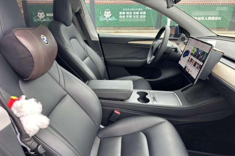 Used Tesla Model Y 2021 Standard Range Rear-Wheel Drive Version Interior 7