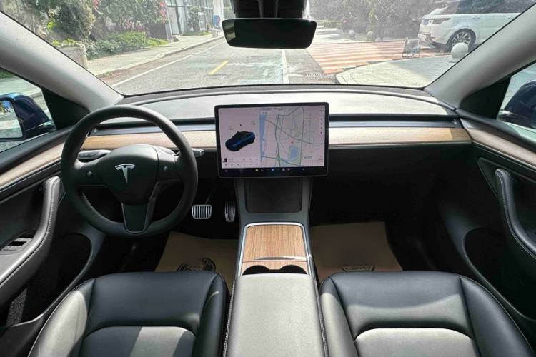 Used Tesla Model Y 2021 Long-Range All-Wheel-Drive Version Interior 8