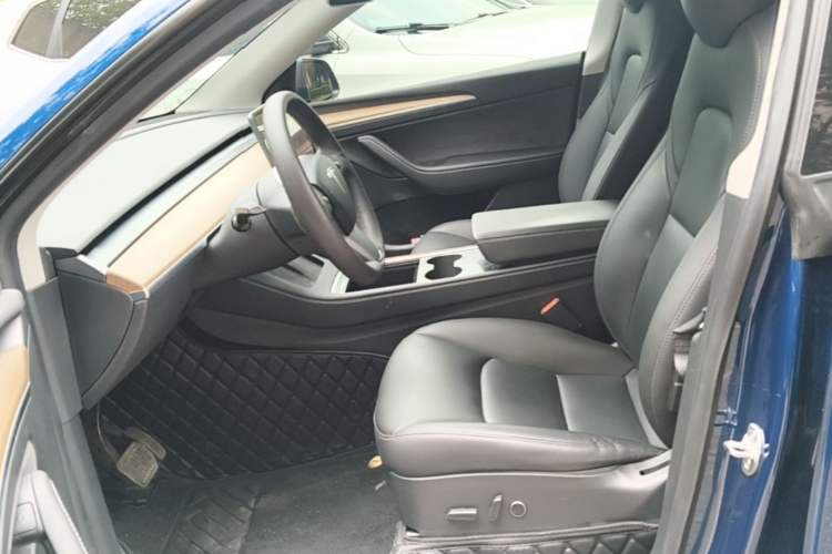 Used Tesla Model Y 2021 Long-Range All-Wheel-Drive Version Left Front Seat