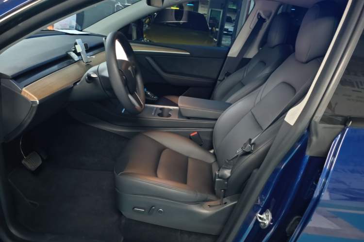 Used Tesla Model Y 2021 Long-Range All-Wheel-Drive Version Left Front Seat