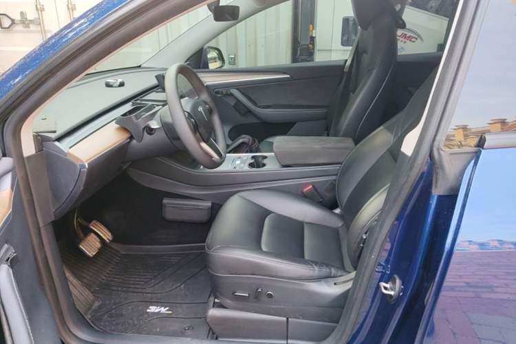 Used Tesla Model Y 2021 Long-Range All-Wheel-Drive Version Left Front Seat