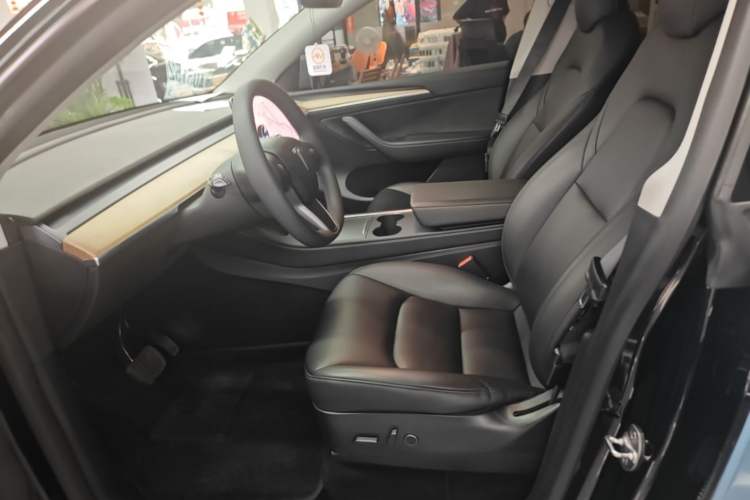 Used Tesla Model Y 2021 Long-Range All-Wheel-Drive Version 3D7 Left Front Seat