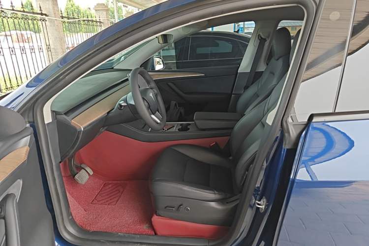 Used Tesla Model Y 2021 Long-Range All-Wheel-Drive Version Left Front Seat