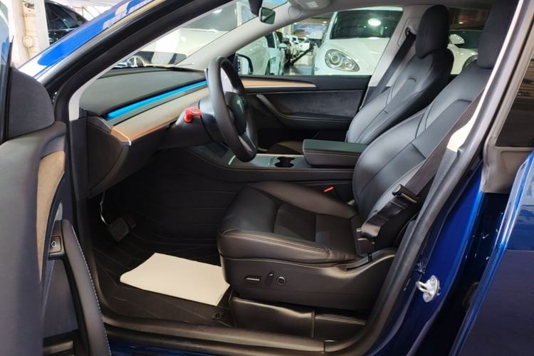Used Tesla Model Y 2021 Standard Range Rear-Wheel Drive Version Left Front Seat