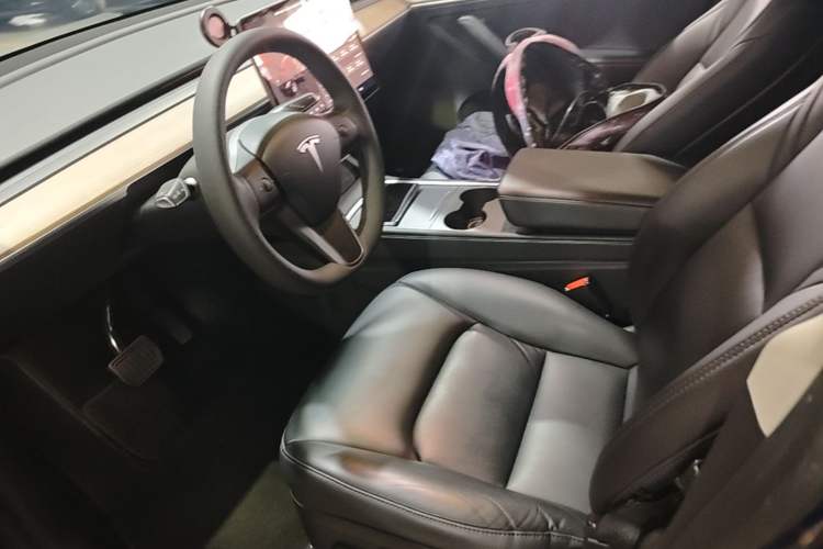 Used Tesla Model Y 2021 Revised Version 2 Long-Range All-Wheel-Drive Edition Left Front Seat
