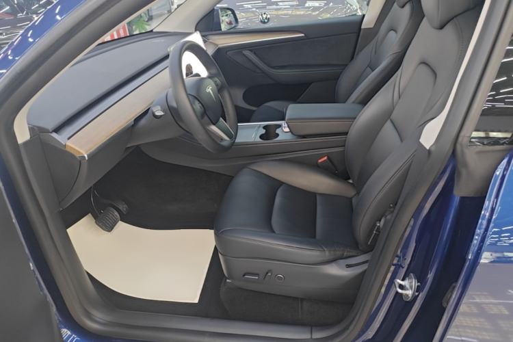 Used Tesla Model Y 2021 Standard Range Rear-Wheel Drive Version Left Front Seat