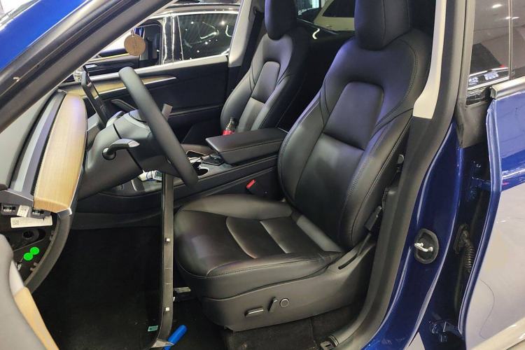 Used Tesla Model Y 2021 Standard Range Rear-Wheel Drive Version Left Front Seat