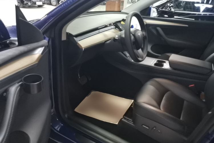 Used Tesla Model Y 2021 Long-Range All-Wheel-Drive Version 3D7 Left Front Seat