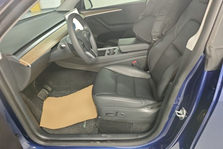 Used Tesla Model Y 2021 Standard Range Rear-Wheel Drive Version Left Front Seat