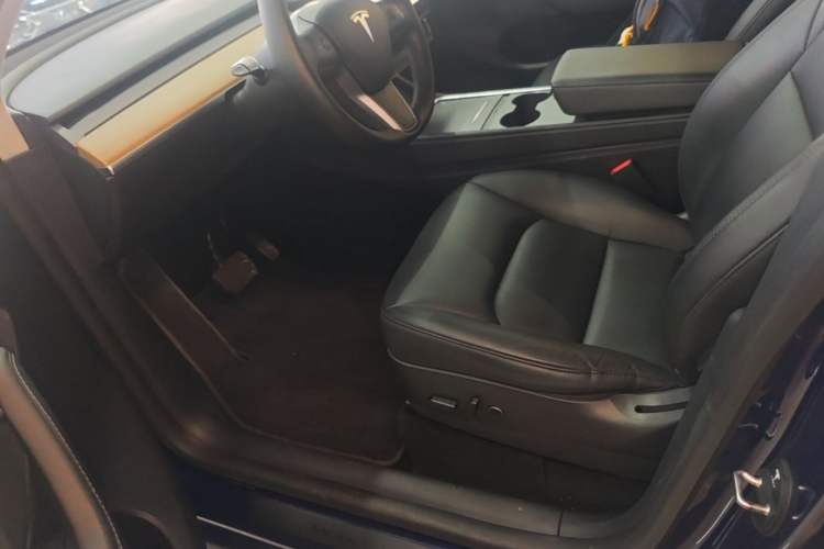 Used Tesla Model Y 2021 Long-Range All-Wheel-Drive Version Left Front Seat