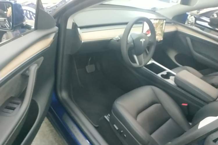 Used Tesla Model Y 2021 Long-Range All-Wheel-Drive Version 3D7 Left Front Seat