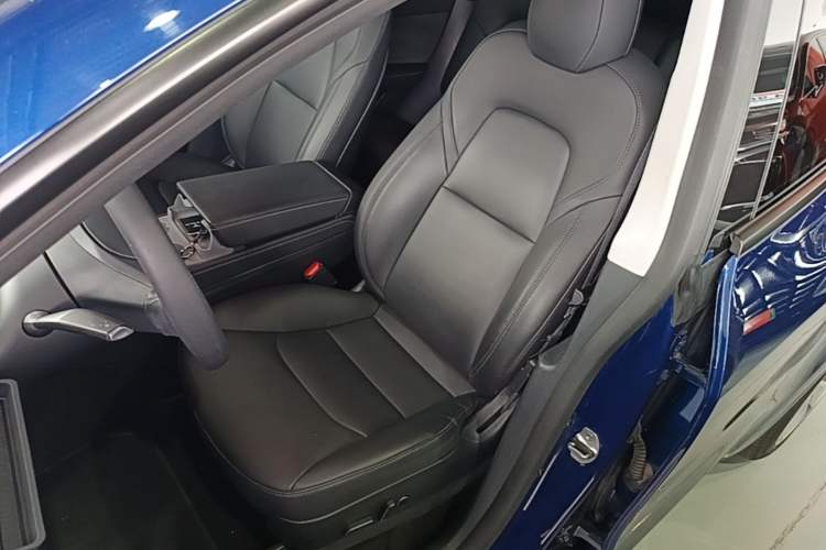 Used Tesla Model Y 2021 Long-Range All-Wheel-Drive Version Left Front Seat