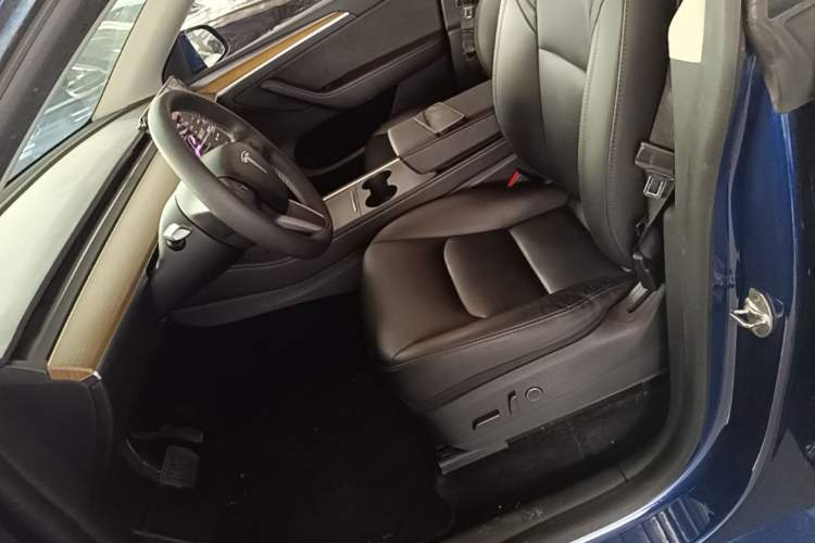 Used Tesla Model Y 2021 Standard Range Rear-Wheel Drive Version Left Front Seat