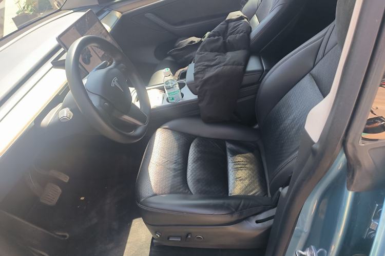 Used Tesla Model Y 2021 Standard Range Rear-Wheel Drive Version Left Front Seat
