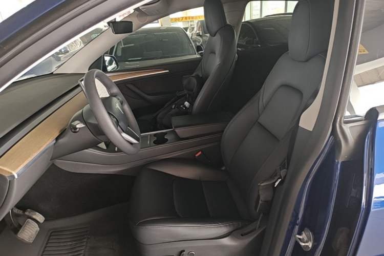 Used Tesla Model Y 2021 Standard Range Rear-Wheel Drive Version Left Front Seat