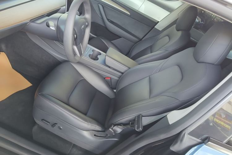 Used Tesla Model Y 2021 Long-Range All-Wheel-Drive Version Left Front Seat