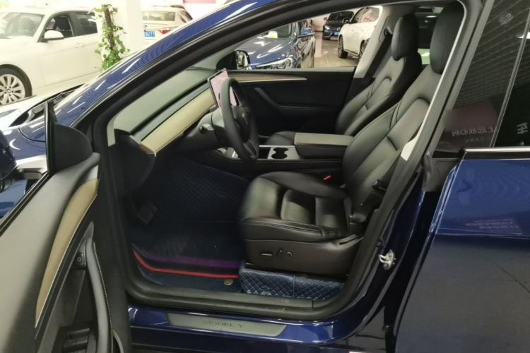 Used Tesla Model Y 2021 Long-Range All-Wheel-Drive Version Left Front Seat