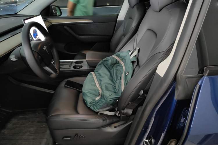 Used Tesla Model Y 2021 Long-Range All-Wheel-Drive Version 3D7 Left Front Seat