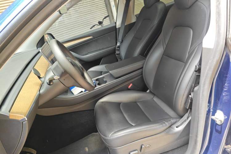 Used Tesla Model Y 2021 Long-Range All-Wheel-Drive Version 3D7 Left Front Seat