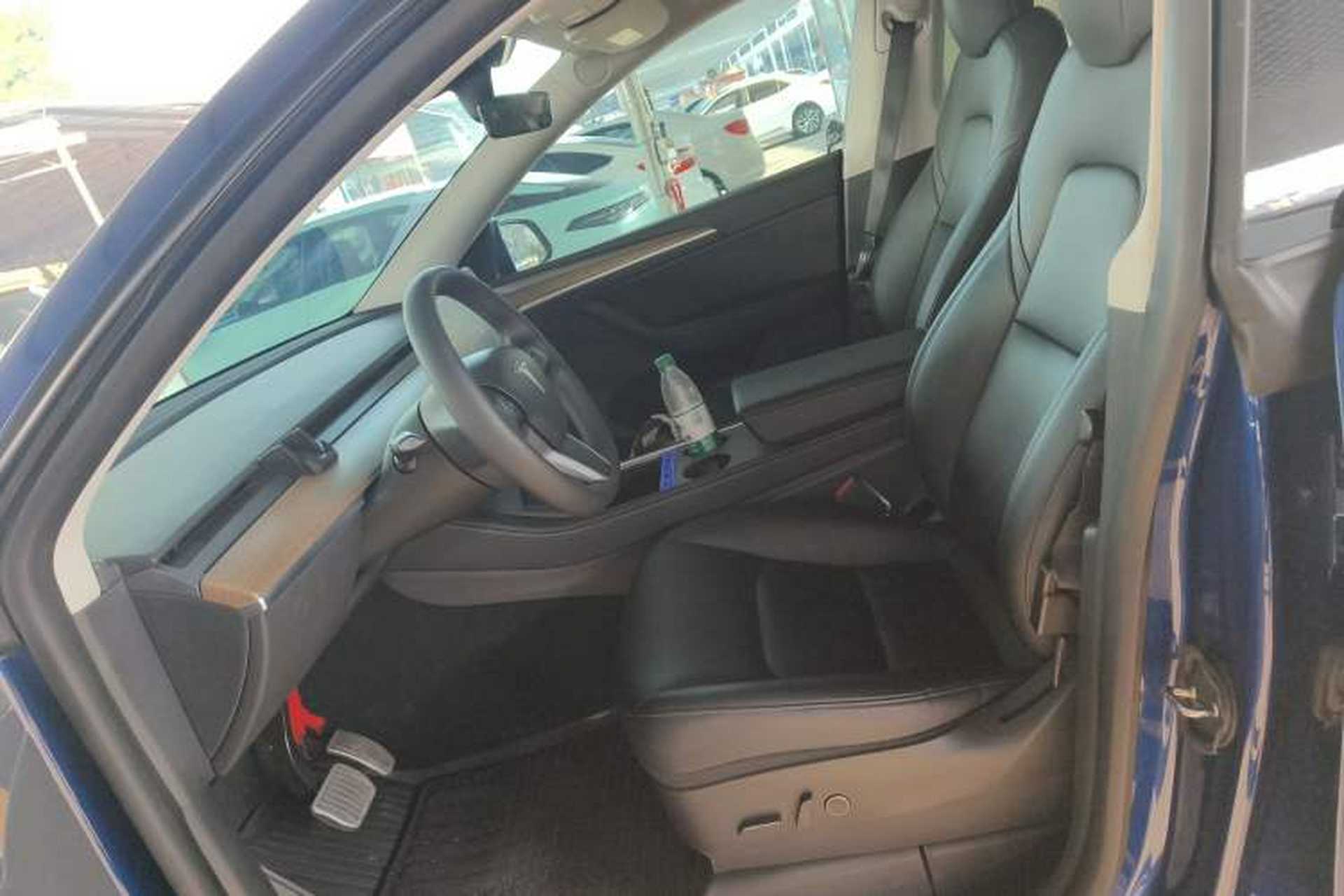 Used Tesla Model Y 2021 Standard Range Rear-Wheel Drive Version Left Front Seat