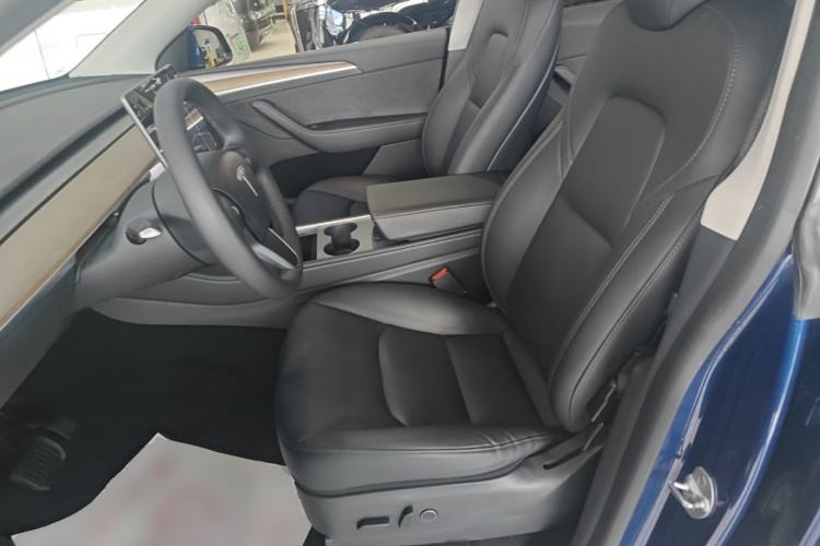 Used Tesla Model Y 2021 Standard Range Rear-Wheel Drive Version Left Front Seat