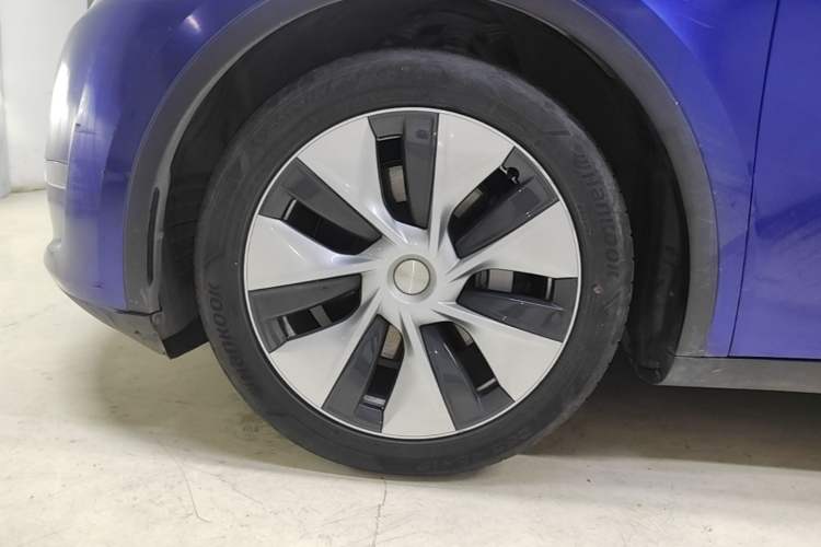 Used Tesla Model Y 2021 Long-Range All-Wheel-Drive Version 3D7 Left Front Wheel Hub