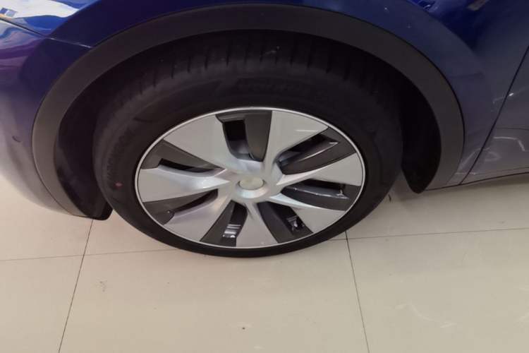 Used Tesla Model Y 2021 Standard Range Rear-Wheel Drive Version Left Front Wheel Hub