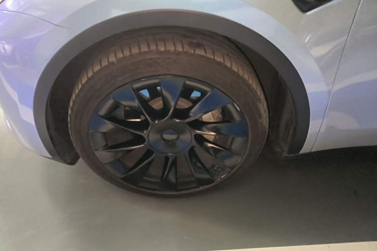 Used Tesla Model Y 2021 Long-Range All-Wheel-Drive Version Left Front Wheel Hub
