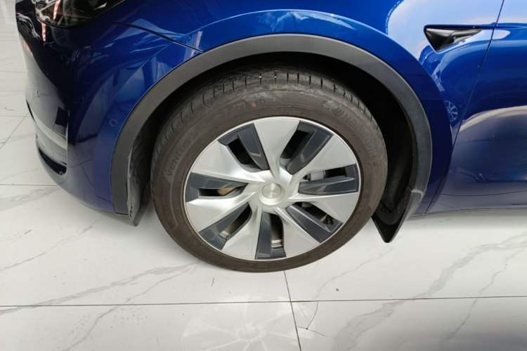 Used Tesla Model Y 2021 Long-Range All-Wheel-Drive Version 3D7 Left Front Wheel Hub