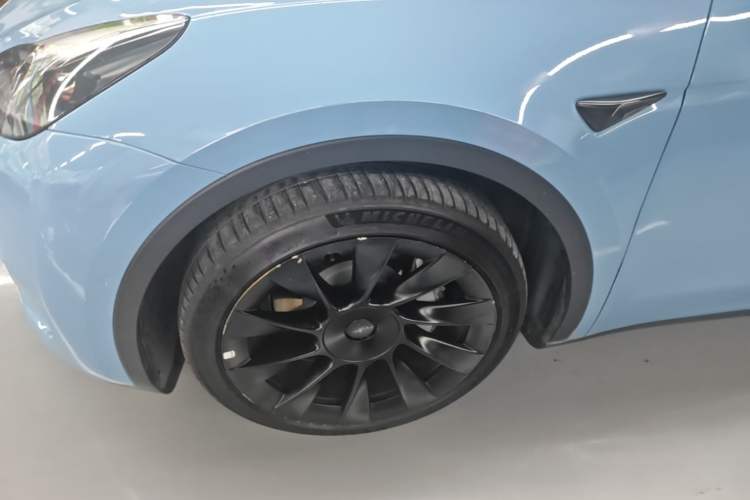 Used Tesla Model Y 2021 Long-Range All-Wheel-Drive Version 3D7 Left Front Wheel Hub