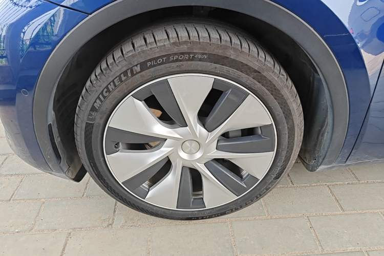 Used Tesla Model Y 2021 Long-Range All-Wheel-Drive Version Left Front Wheel Hub