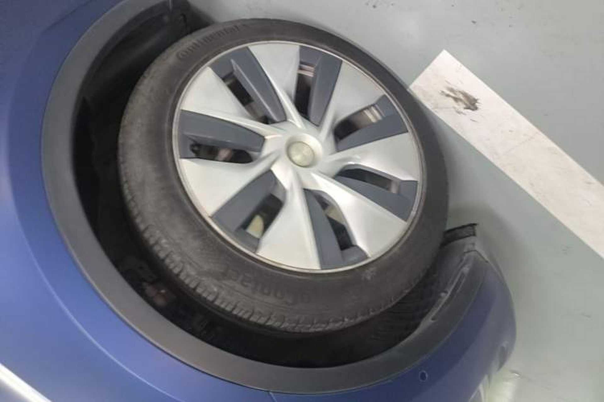 Used Tesla Model Y 2021 Long-Range All-Wheel-Drive Version Left Front Wheel Hub