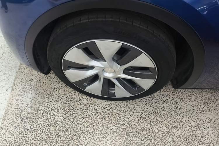 Used Tesla Model Y 2021 Standard Range Rear-Wheel Drive Version Left Front Wheel Hub