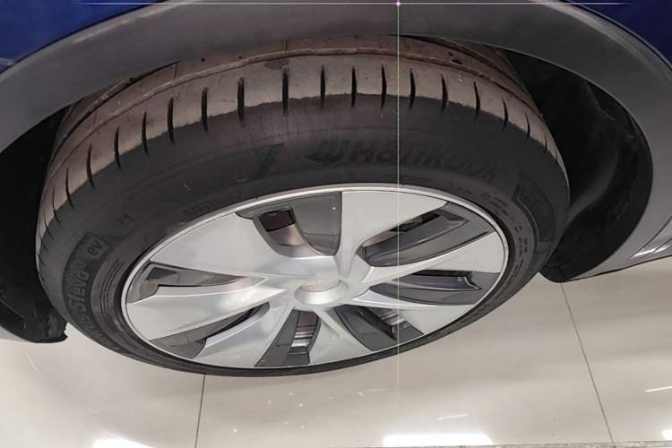 Used Tesla Model Y 2021 Standard Range Rear-Wheel Drive Version Left Front Wheel Hub