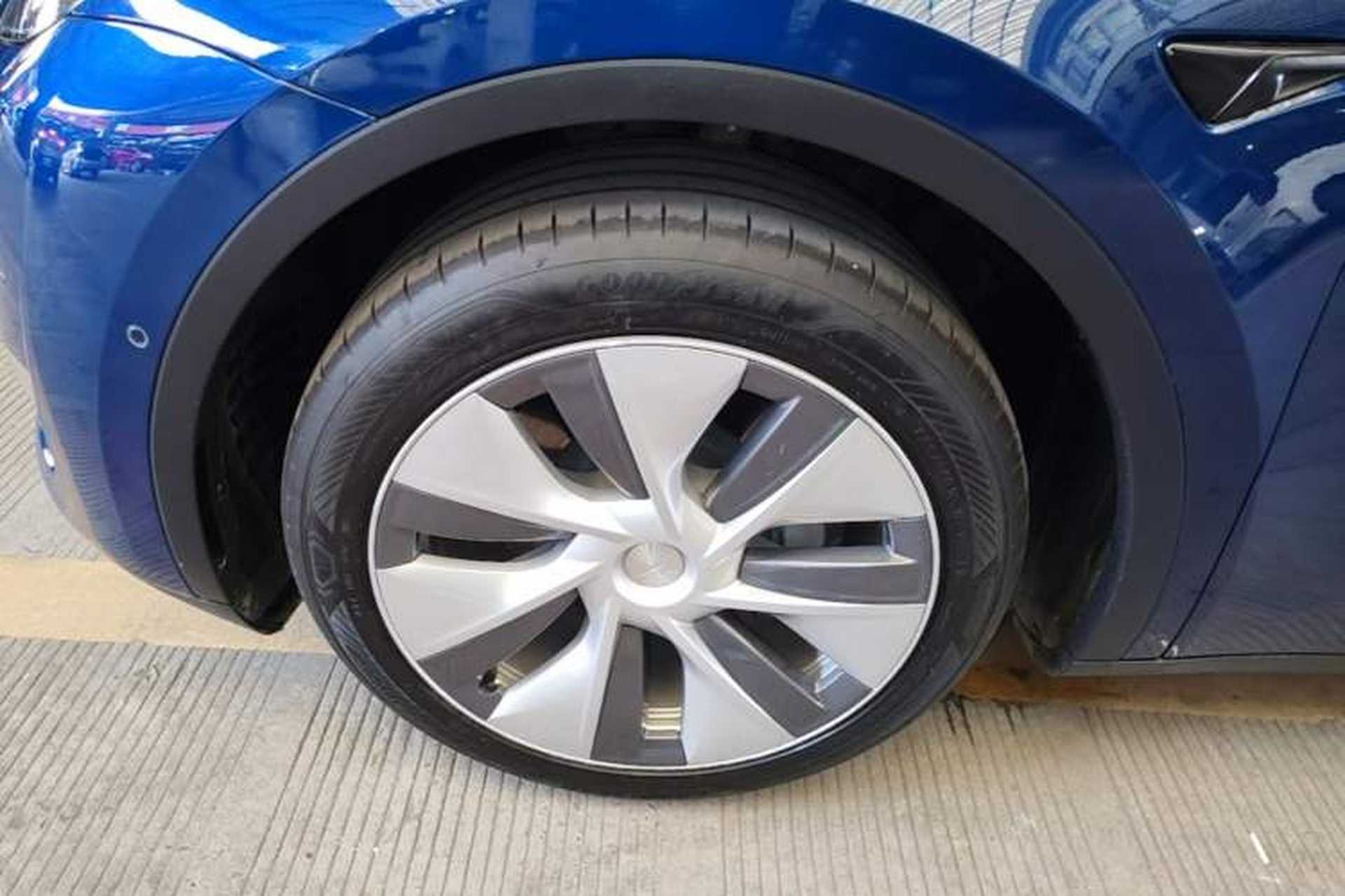 Used Tesla Model Y 2021 Standard Range Rear-Wheel Drive Version Left Front Wheel Hub