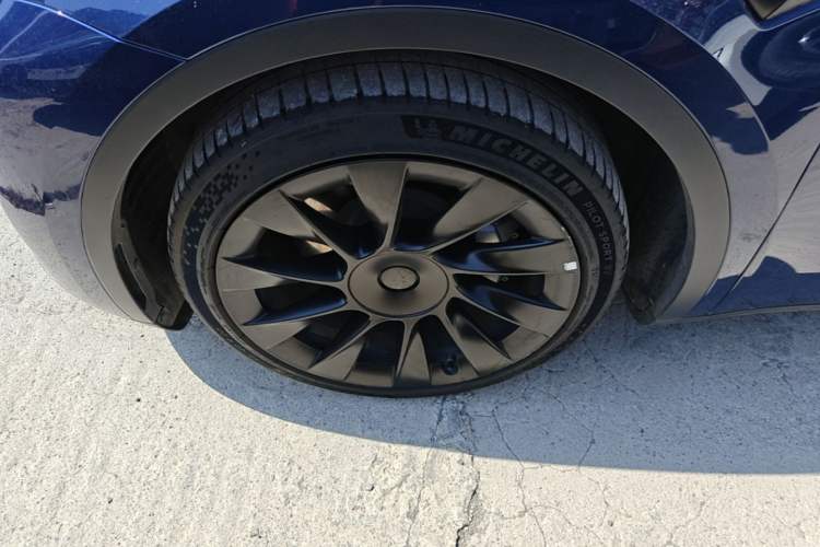 Used Tesla Model Y 2021 Long-Range All-Wheel-Drive Version Left Front Wheel Hub