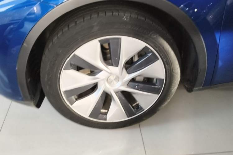 Used Tesla Model Y 2021 Long-Range All-Wheel-Drive Version 3D7 Left Front Wheel Hub