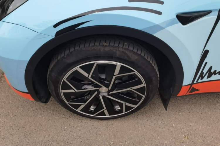 Used Tesla Model Y 2021 Standard Range Rear-Wheel Drive Version Left Front Wheel Hub