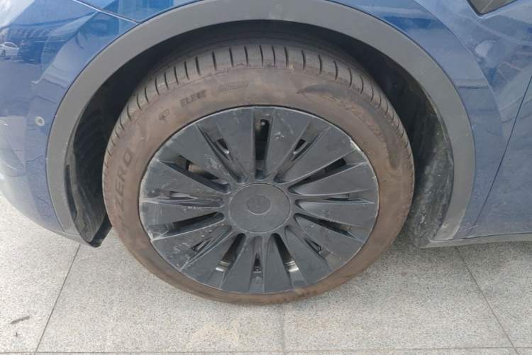 Used Tesla Model Y 2021 Long-Range All-Wheel-Drive Version 3D7 Left Front Wheel Hub