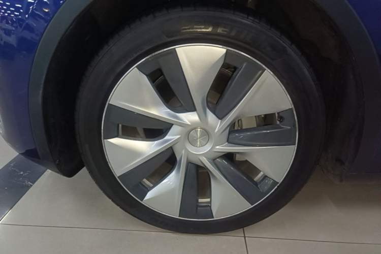 Used Tesla Model Y 2021 Standard Range Rear-Wheel Drive Version Left Front Wheel Hub