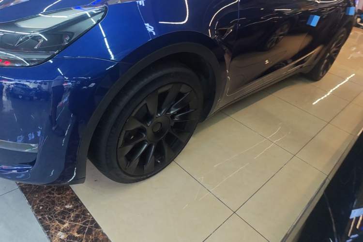 Used Tesla Model Y 2021 Long-Range All-Wheel-Drive Version Left Front Wheel Hub