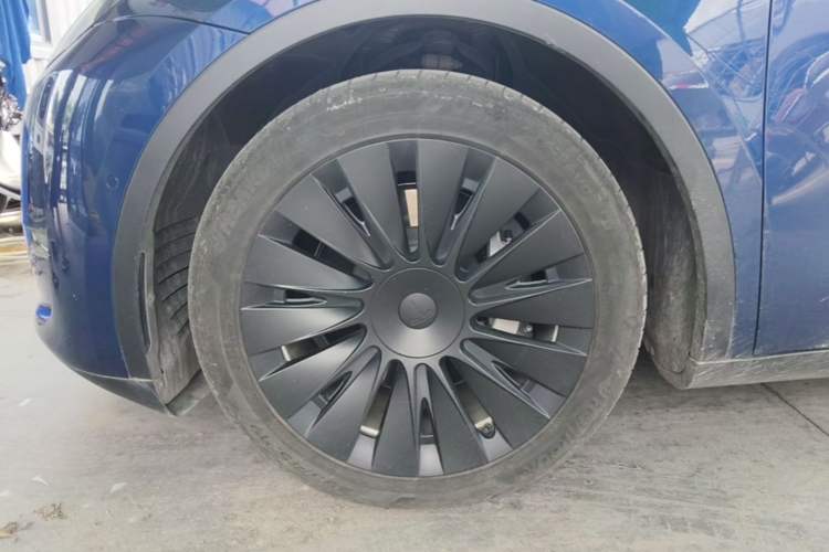 Used Tesla Model Y 2021 Long-Range All-Wheel-Drive Version Left Front Wheel Hub