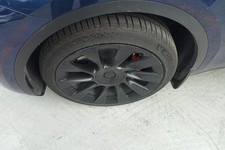 Used Tesla Model Y 2021 Long-Range All-Wheel-Drive Version Left Front Wheel Hub
