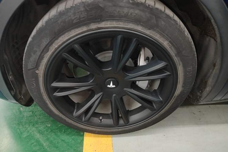 Used Tesla Model Y 2021 Long-Range All-Wheel-Drive Version 3D7 Left Front Wheel Hub