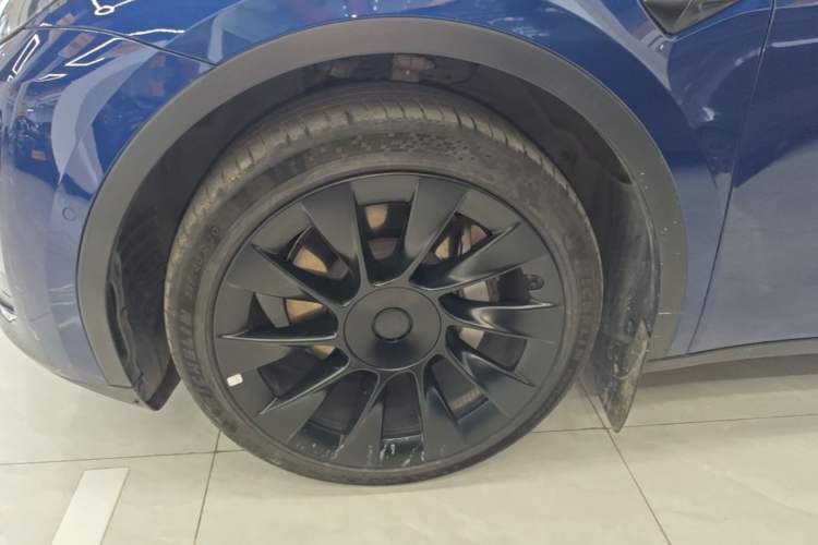 Used Tesla Model Y 2021 Long-Range All-Wheel-Drive Version 3D7 Left Front Wheel Hub